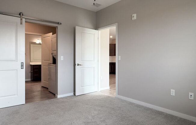 1 bed, 1 bath, 879 sqft, $1,730, Unit 4 - 212