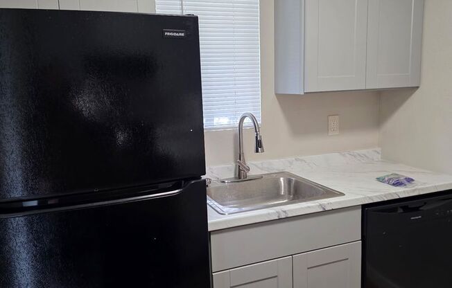 2 beds, 1 bath, 750 sqft, $1,200, Unit 8