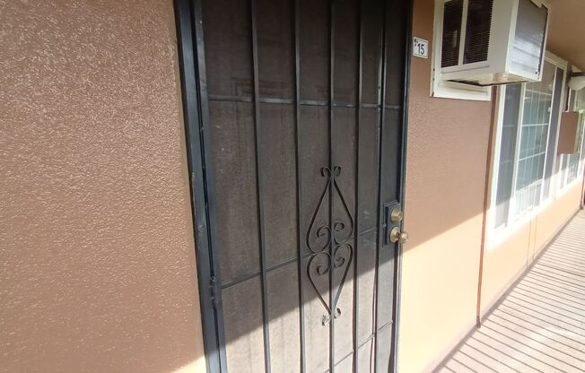 1 bed, 1 bath, $1,300, Unit 2501-15