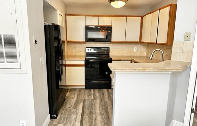 2 beds, 2 baths, $1,595