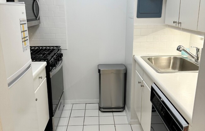 Studio, 1 bath, 405 sqft, $2,950, Unit 15E