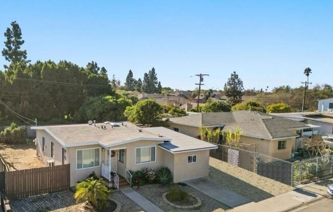 2 Bed | 1 Bath | Washer & Dryer Included - Oak Park