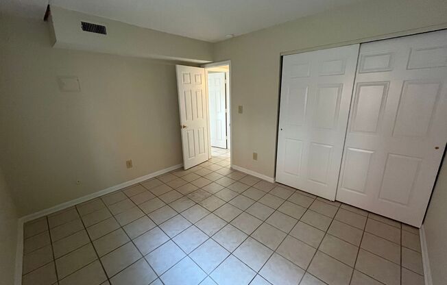 2 beds, 1 bath, 650 sqft, $875, Unit 450-A