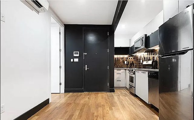 562 Park Pl 3F