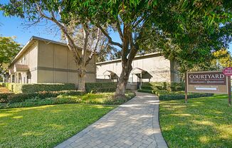 Courtyard Townhome Apartments -Houston