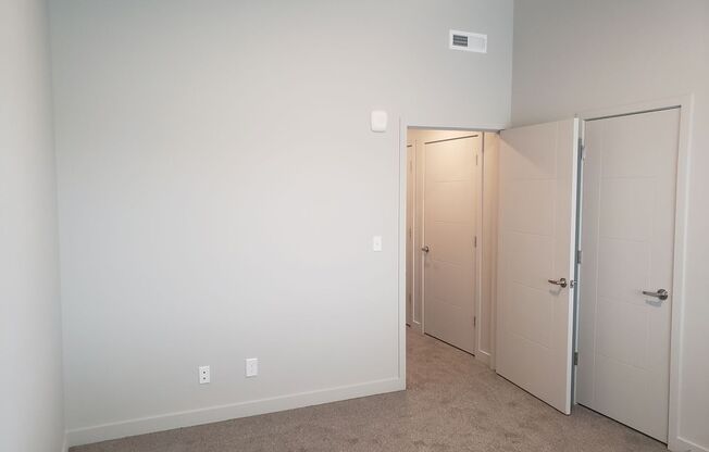 2 beds, 1 bath, $1,300