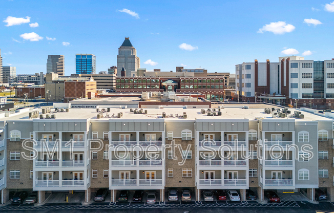 605 W MARKET ST