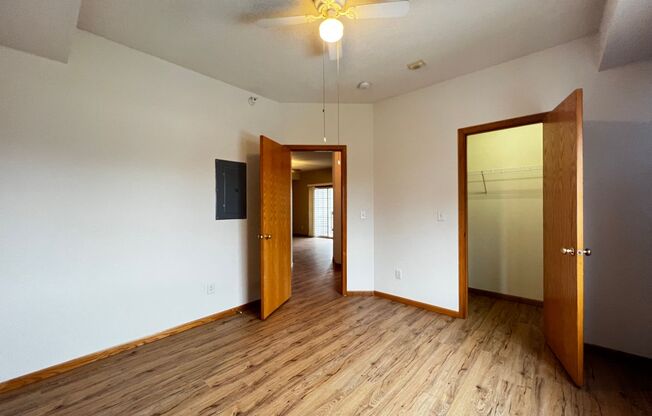 2 beds, 1 bath, $1,195