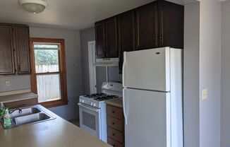 3 beds, 1 bath, 1,075 sqft, $1,375, Unit 1825