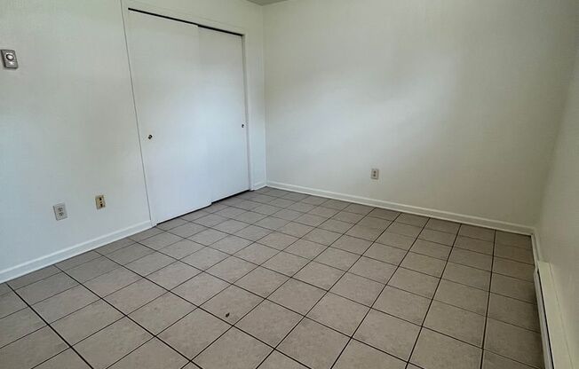 2 beds, 1 bath, 903 sqft, $1,290, Unit K-10