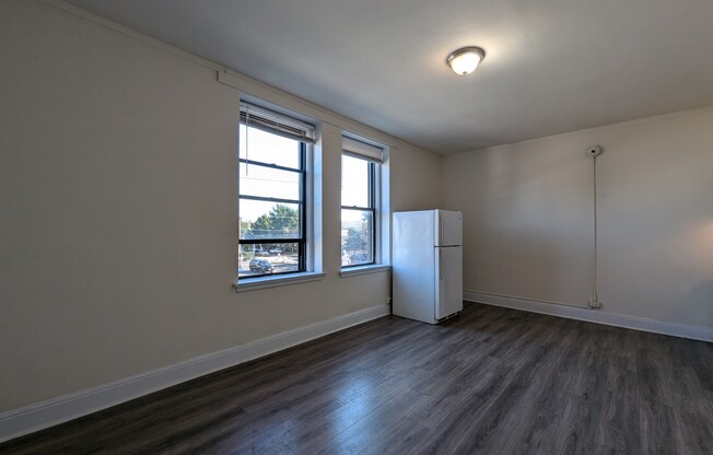 2779 N Milwaukee Ave