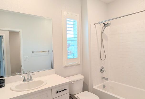 3 beds, 2.5 baths, $2,550, Unit # 67104