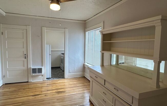 1 bed, 1 bath, 550 sqft, $1,225, Unit 23