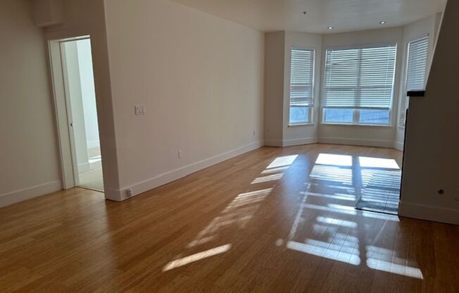 3 beds, 2 baths, 1,386 sqft, $5,700, Unit Unit B