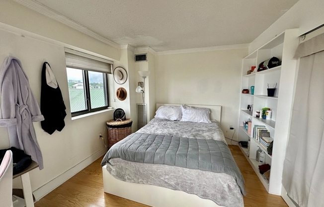 3 beds, 1.5 baths, 900 sqft, $4,650, Unit 608