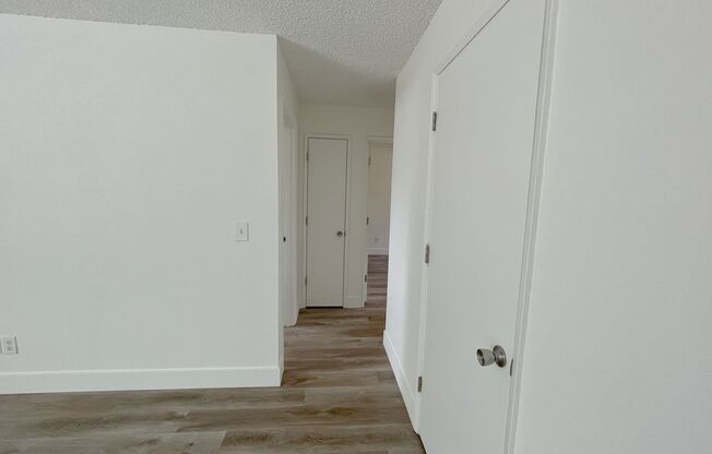 2 beds, 1 bath, 890 sqft, $1,595, Unit 16