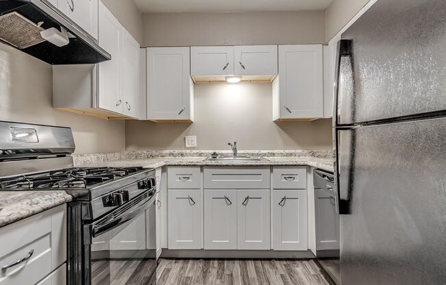 1 bed, 1 bath, 660 sqft, $815, Unit The Elms by ONYX #6