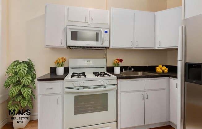 189 E 18 ST