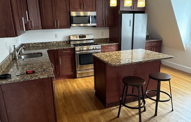 3 beds, 2 baths, 1,600 sqft, $4,200, Unit 3