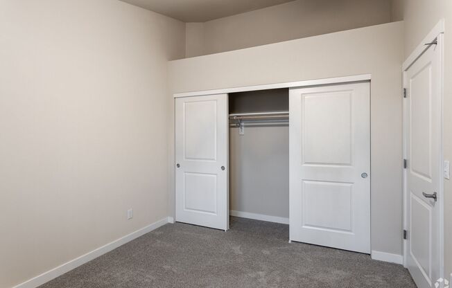 2 beds, 1 bath, 957 sqft, $1,695, Unit B21