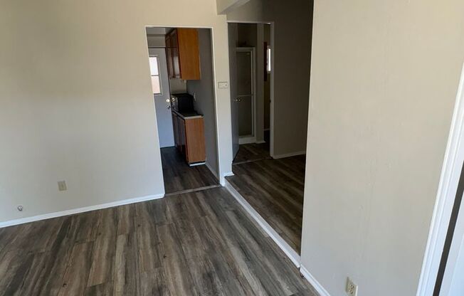 $1,895- ALL UTILITIES INCLUDED- BEAUTIFUL 1 BEDROOM 1 BATH IN LONG BEACH!!