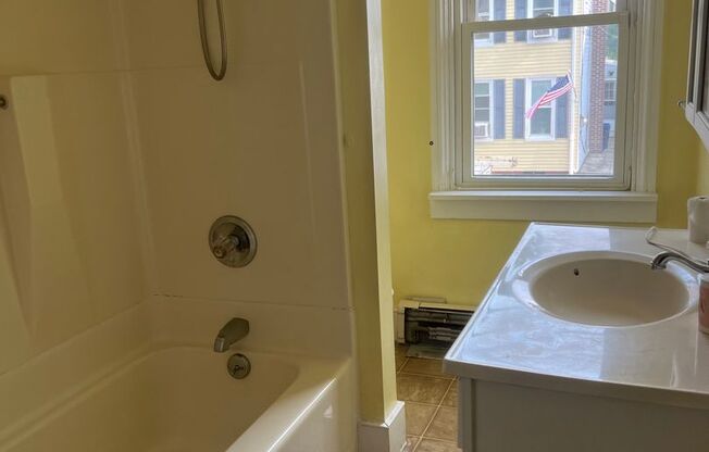 Beautiful Columbia 2 BR for Immediate Move in