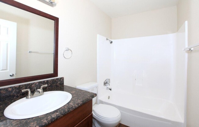 3 beds, 2 baths, $2,795, Unit 21