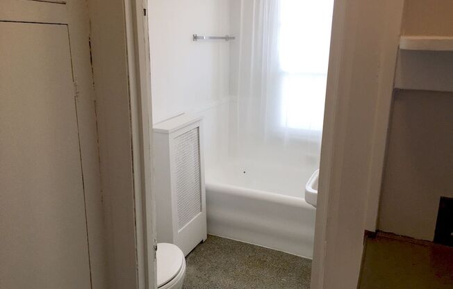 Studio, 1 bath, 369 sqft, $1,050, Unit 7B