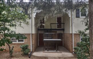 Newly Renovated Condo located in "Coventry Woods"!