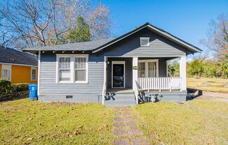 3 Bedroom, 2 Bath Walking Distance to 5 Points, Close to USC - Available for the 2026-2027 School Year!