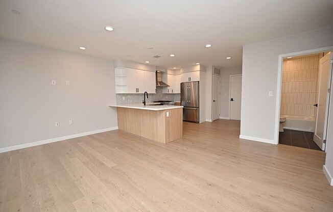 2 beds, 2 baths, 898 sqft, $4,300, Unit 303