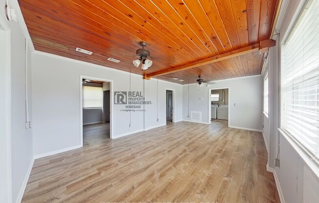 Charming 2 Bed, 2 Bath Home in Crestview, FL - Just a Short Walk to Downtown Crestview