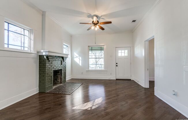 RENOVATED MAHNCKE PARK COTTAGE
