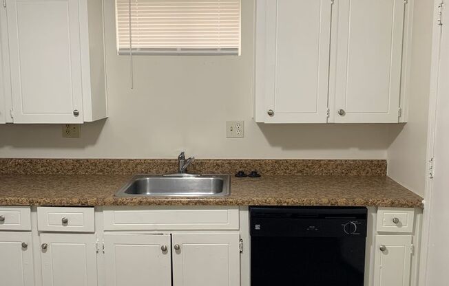 2 beds, 1 bath, 700 sqft, $865, Unit 9022