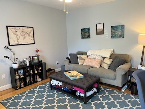 1 bed, 1 bath, 700 sqft, $1,900, Unit 1