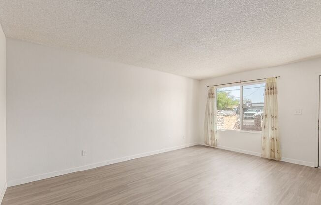 Stunning Renovated 3-Bedroom Gem with Huge Backyard at Prime Tempe Location!