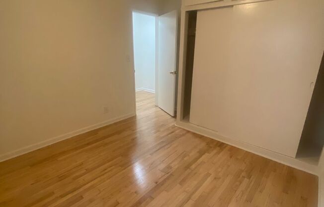2 beds, 1 bath, 702 sqft, $2,350, Unit B15