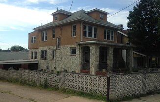 3204 22 ST NE