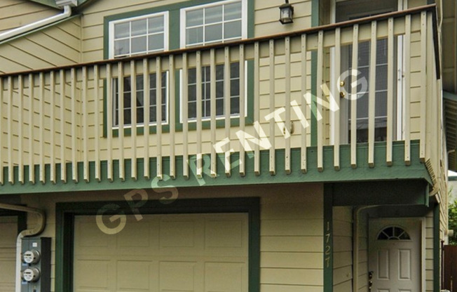 Shoreline Townhouse with great fenced yard