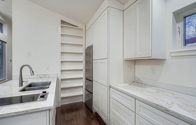 Centrally Located Stylish Boulder ADU with Natural Light & Convenience