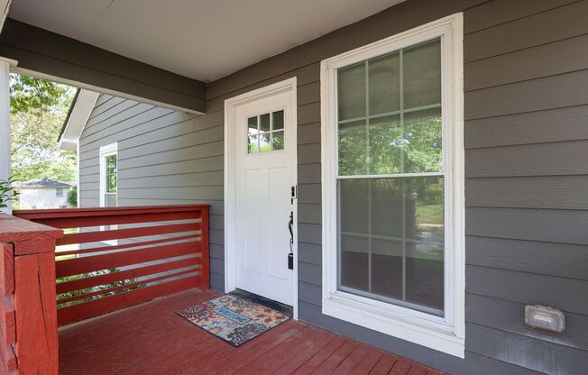 Updated 3bd/2ba Ranch Blocks From Downtown East Point and Close to Airport!