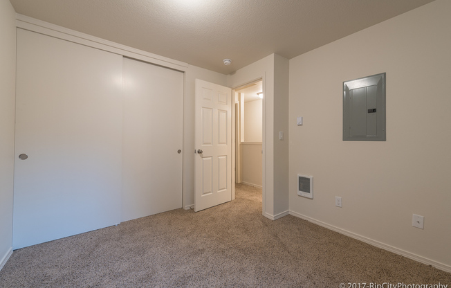 2 beds, 1 bath, 832 sqft, $1,495, Unit B