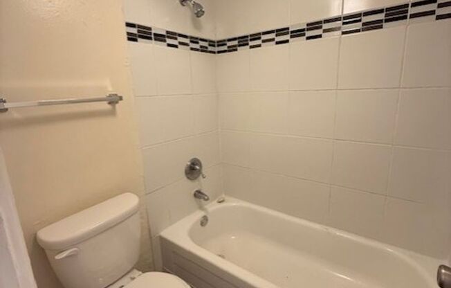 1 bed, 1 bath, 650 sqft, $900, Unit 105