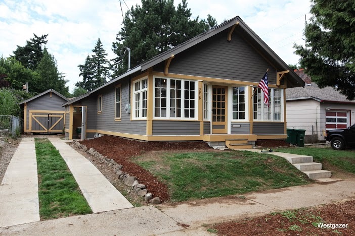 CUTE COTTAGE IN MILWAUKIE!