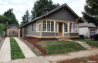 CUTE COTTAGE IN MILWAUKIE!