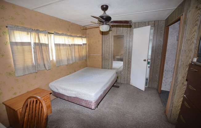 2 beds, 2 baths, $1,300, Unit Seminole