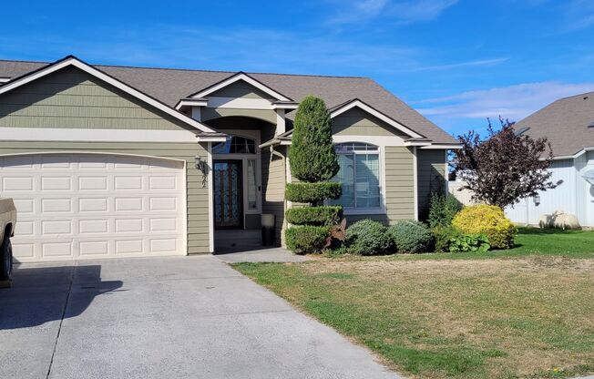 Triple Car Garage/ Fenced yard/