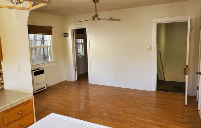 2 beds, 1 bath, 600 sqft, $3,300, Unit 2