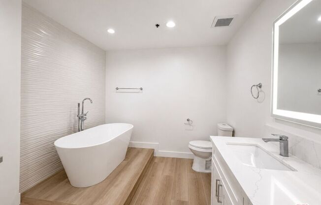 2 beds, 3.5 baths, 3,062 sqft, $10,000, Unit 1804