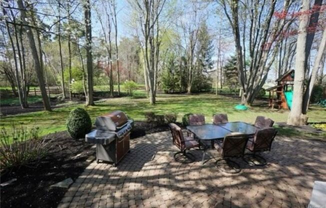 62 PINELAKE DR